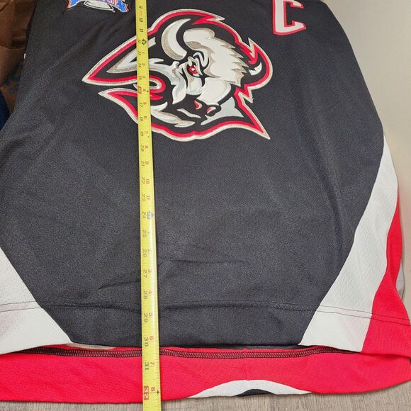 CCM Buffalo Sabres Jersey Michael Peca Goat Head Stanley Cup Patch 1999 XXL - Picture 12 of 14